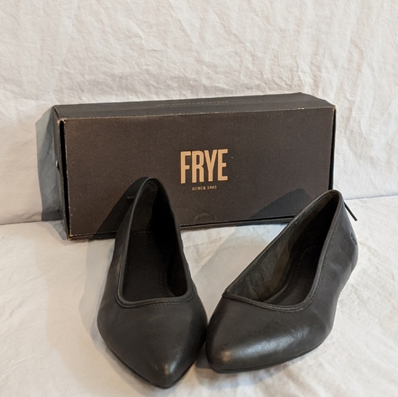 Frye Shoes - NEW Black FRYE Flats (Regina Ballet)